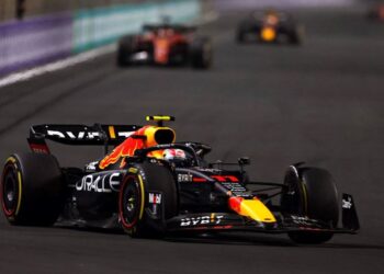 Verstappen por delante de Alonso y Checo Pérez en primer libre del GP de Arabia Saudita