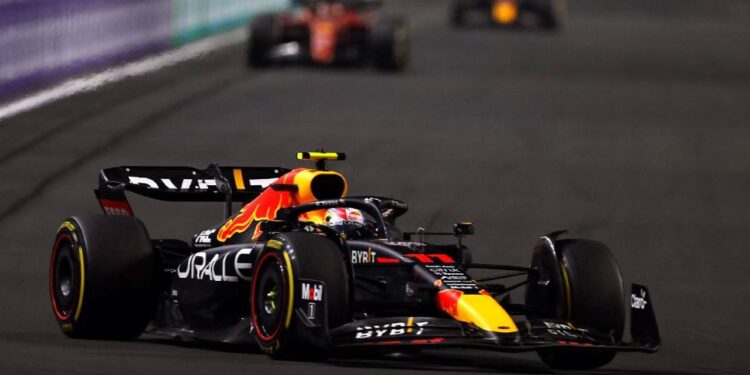 Verstappen por delante de Alonso y Checo Pérez en primer libre del GP de Arabia Saudita
