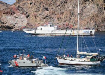 Realizan ceremonia de hundimiento del ex buque Suchiate BI-05