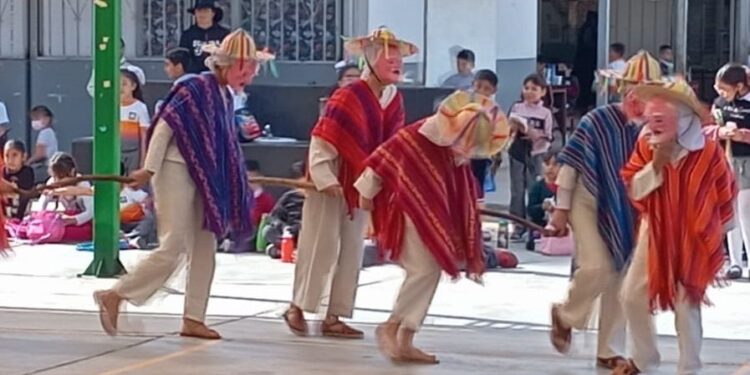 Avanzan estudiantes a la etapa Zona Escolar de los Eventos Artísticos y Culturales de Educación Primaria