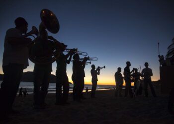 Bandas musicales requieren autorización para tocar en playas de Mazatlán