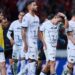 Aficionados de Toluca se burlan de Pumas con peluches de ‘Hello Kitty’