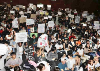 Alumnos toman la Prepa 8 de la UNAM ante denuncias de casos de acoso