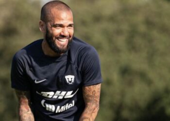 Dani Alves queda en libertad; pagará un millón de euros