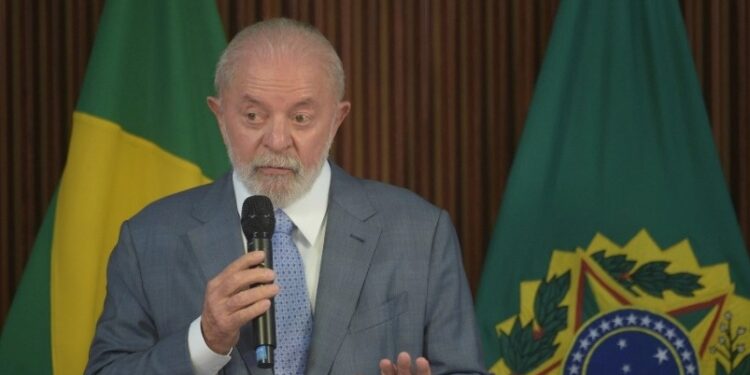 Lula critica libertad bajo fianza de Dani Alves, acusado de violación