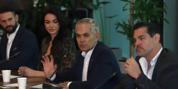 Propone Mancera prohibir uso de celular al momento de emitir el voto