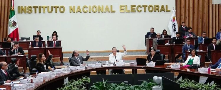 Suma AMLO otro llamado del INE a no opinar del proceso electoral
