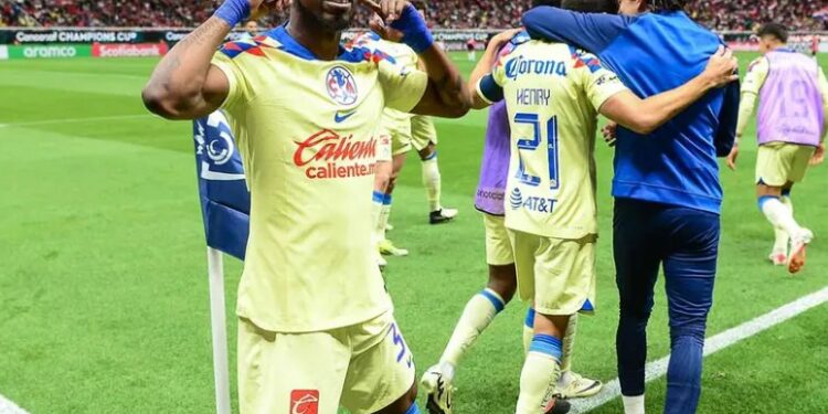 Chivas y América condenan racismo contra Quiñones; buscan a aficionados