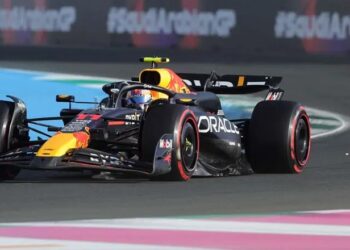 ‘Checo’ Pérez saldrá tercero en Arabia Saudita; Verstappen, ‘pole position’