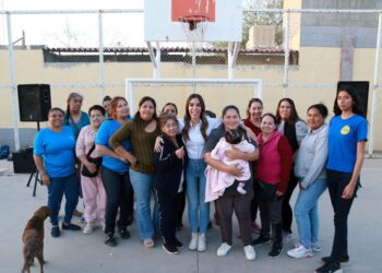 Visita Diana Karina Barreras a vecinos de La Cholla y Los Arroyos