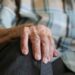Abuelito mudo muere tras ser olvidado en tina de hidromasaje