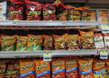 ¡Contra las papitas! California prohibiría la comida chatarra en escuelas… por esta razón