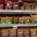 ¡Contra las papitas! California prohibiría la comida chatarra en escuelas… por esta razón