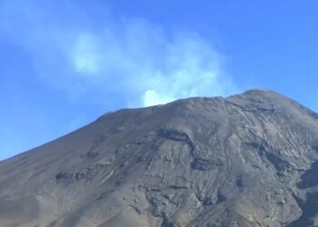 Popocatépetl registra más de mil minutos de tremor; cae ceniza en Puebla