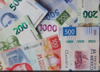 Peso arranca el mes con ganancias