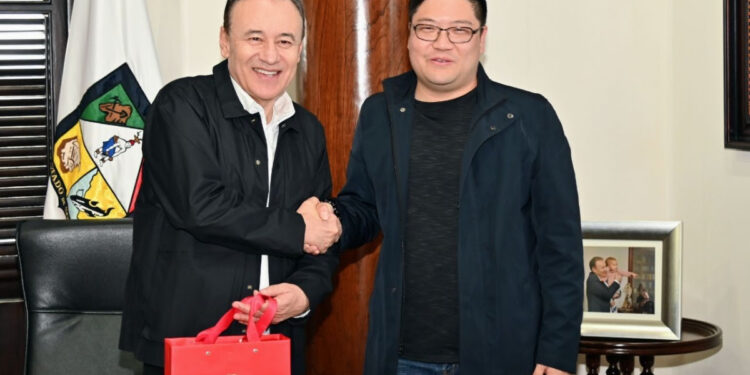 Sostiene Gobernador Durazo reunión con empresarios líderes en la fabricación de textiles