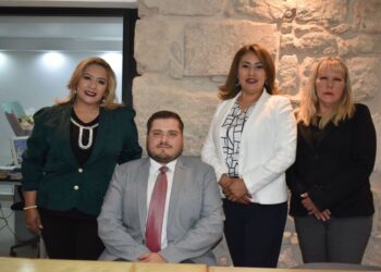 Protestan cuatro nuevos integrantes del Cabildo