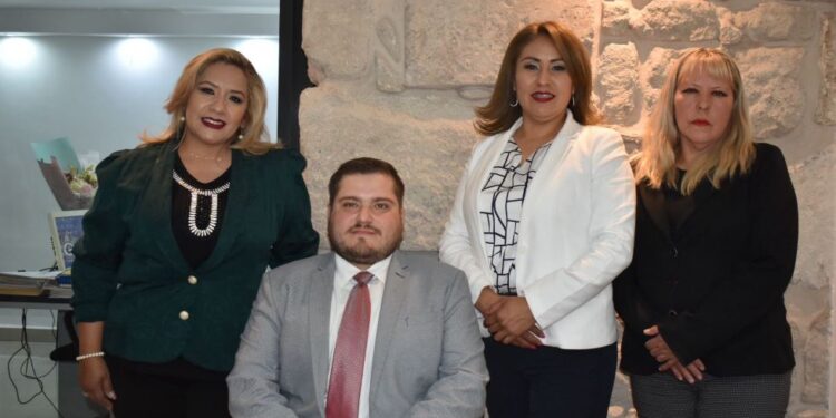 Protestan cuatro nuevos integrantes del Cabildo