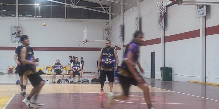 Emocionantes partidos en semifinales de basquetbol