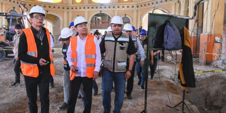Acompaña Gobernador a locatarios en supervisión de obras de rehabilitación del Mercado Municipal en Hermosillo