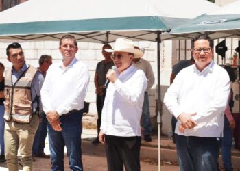 Acompaña Gobernador a locatarios en supervisión de modernización del Mercado Municipal en Navojoa