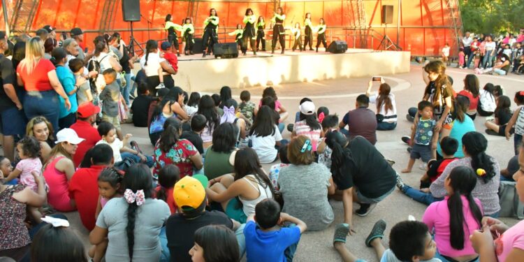 Festejan en la Víactiva a las niñas y niños de Hermosillo