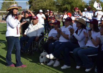 Ernestina Castro sostiene encuentro con vecinos en colonias del sur de la ciudad