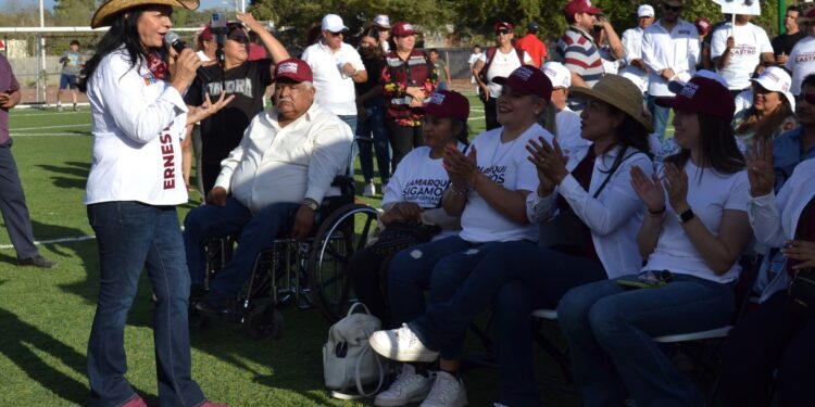 Ernestina Castro sostiene encuentro con vecinos en colonias del sur de la ciudad