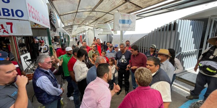 Resuelve Alcalde solicitud de comerciantes en la garita