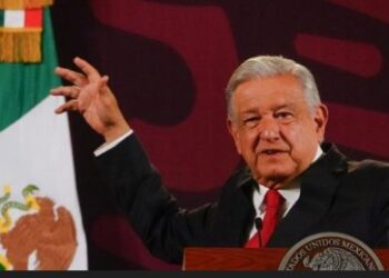 Celebra AMLO la negativa a prohibir las mañaneras