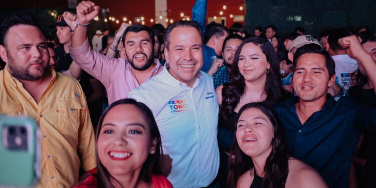 Presenta Toño Astiazarán a jóvenes propuestas para Crecer Más