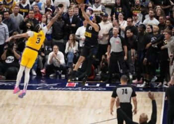 Knicks, Cavs y Denver se ponen 2-0 en sus series de playoffs en NBA