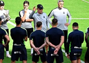 Elogian a ‘El Vasco’ Aguirre; ‘atípico y de buen trato’