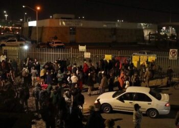 Ex funcionario de INM seguirá en libertad proceso por incendio en Juárez