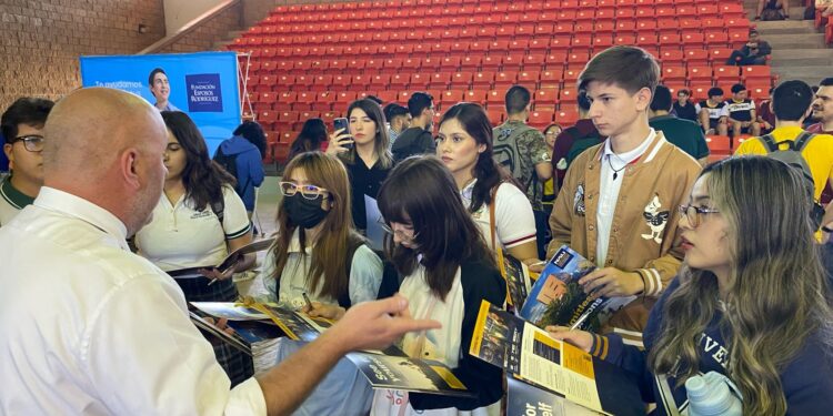 Brinda SEC Sonora orientación sobre oferta educativa de nivel superior en Estados Unidos