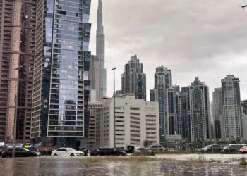 Fuertes lluvias inundan los EAU; así quedaron las calles y el aeropuerto de Dubái