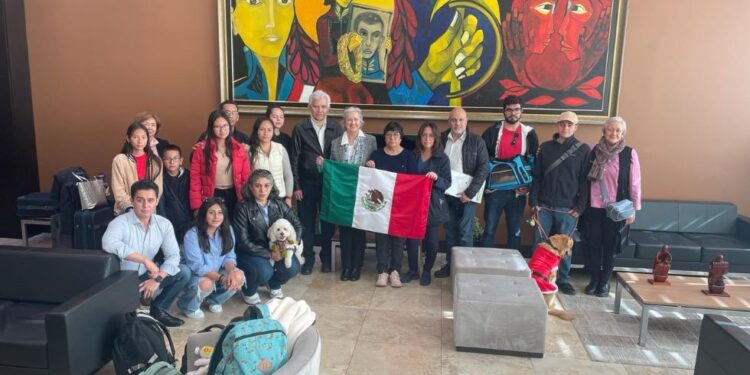Cuerpo diplomático deja Ecuador y regresa a México