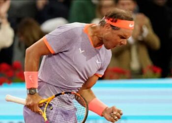 Nadal supera intensa batalla en Madrid; la afición se puso de pie