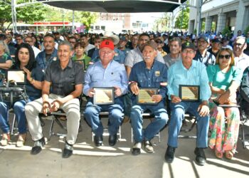 Reconoce Ayuntamiento a servidoras y servidores públicos