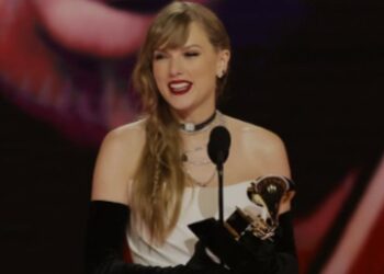 Seguidores de Taylor Swift llenan pub mencionado en su nuevo álbum