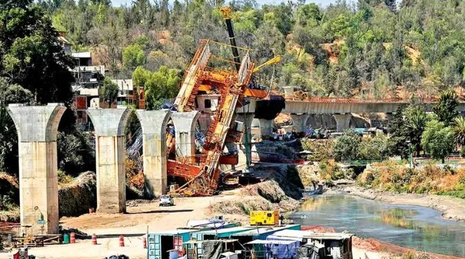 Tren interurbano: estructura de 800 toneladas se vino abajo