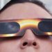 IMSS recomienda observar el eclipse con gafas de protección y una mínima exposición