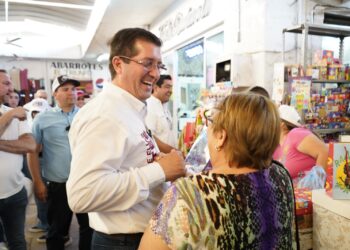 Confirman locatarios apoyo al candidato Elías Retes