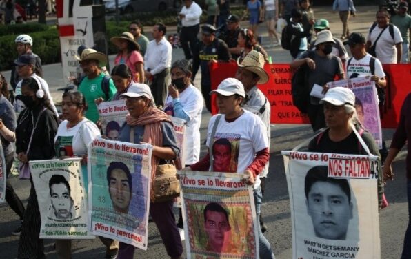 No habrá ‘carpetazo’ para caso Ayotzinapa; continúan las investigaciones: AMLO