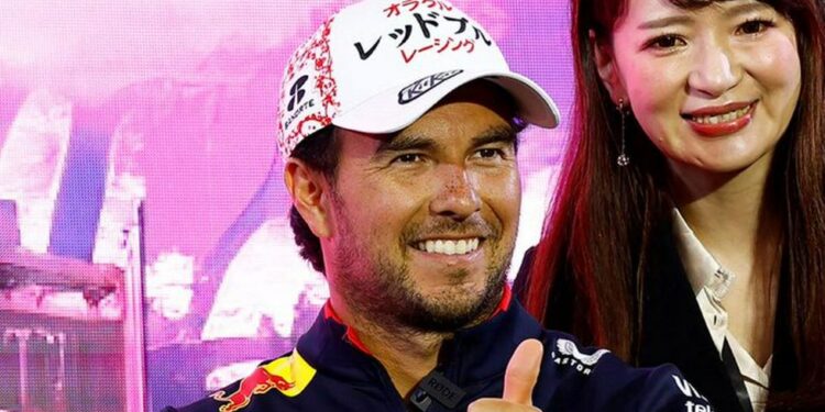 Checomanía: En el GP de Japón se agotan las Gorras de Checo Pérez