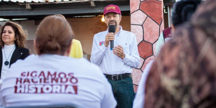 Reciben vecinos y comerciantes de la Ladrillera a Chemel Quijada Lamadrid