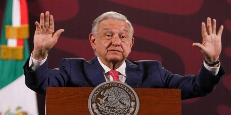 «Bien (el segundo debate), si siguen así las cosas ganará México»: AMLO
