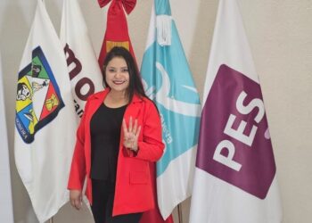Deni Gastélum Barrera del partido de Morena,  presenta su registro para contender por el distrito XVI