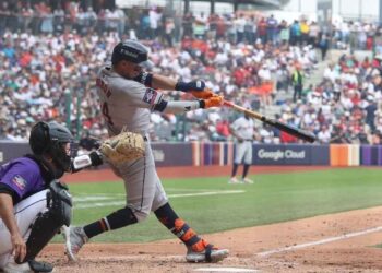 Astros barren a Rockies; sublime, el ‘pequeño’ Altuve