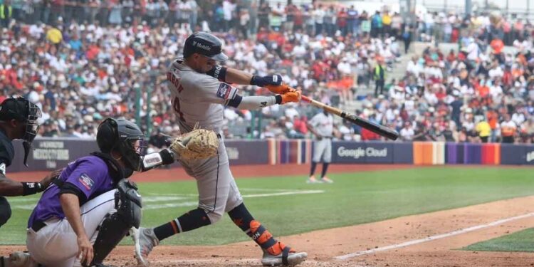 Astros barren a Rockies; sublime, el ‘pequeño’ Altuve
